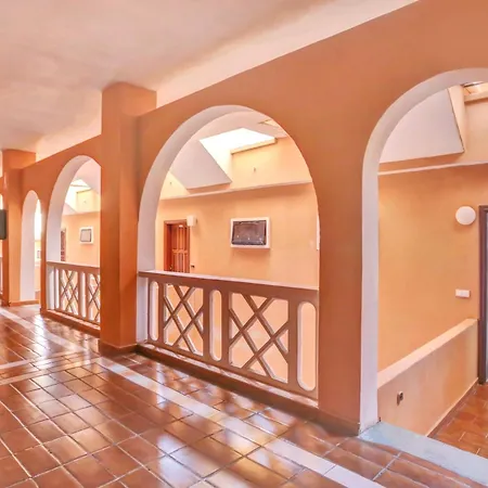 Luxury Romantic Ocean View 公寓 阿德耶