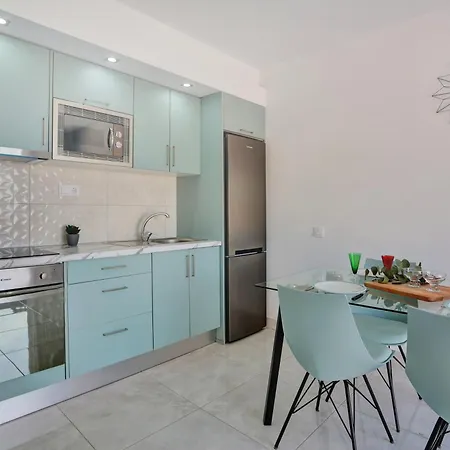 Luxury Romantic Ocean View דירה אדחה